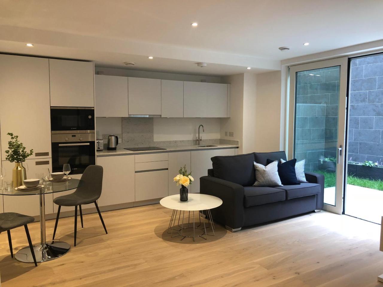 Emerson Court * Londra